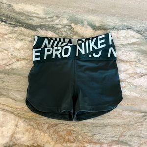 Nike Pro Shorts Intertwist